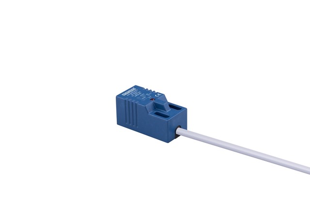 Plastic Flush NPN-NO 5mm 2m Cable 18 mm Square Inductive